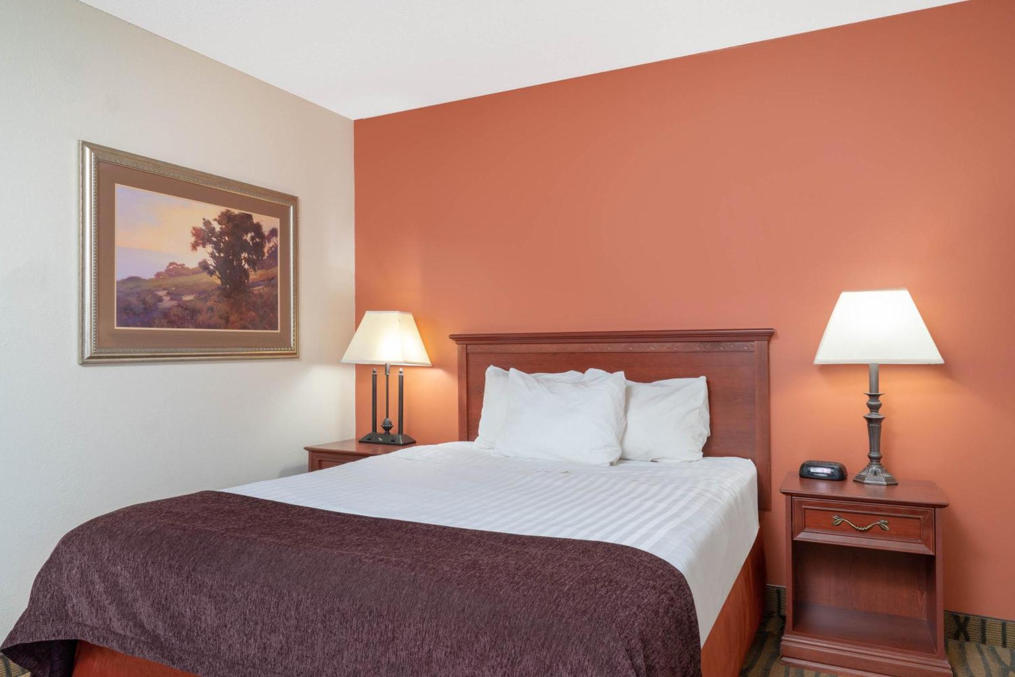 Aspen Hotel Rogers Formerly Americ Inn 외부 사진