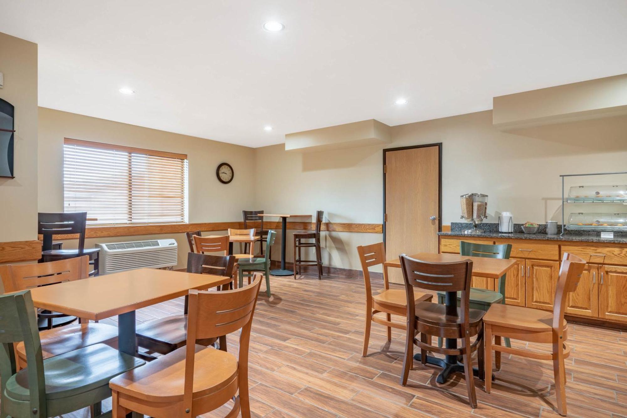 Aspen Hotel Rogers Formerly Americ Inn 외부 사진